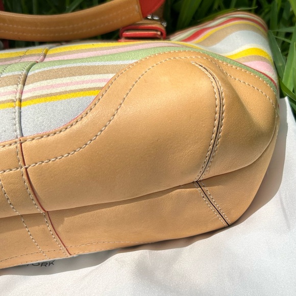 Vintage Coach Hampton Daisy Multicolored Tote with Original Dust-bag - Picture 9 of 13